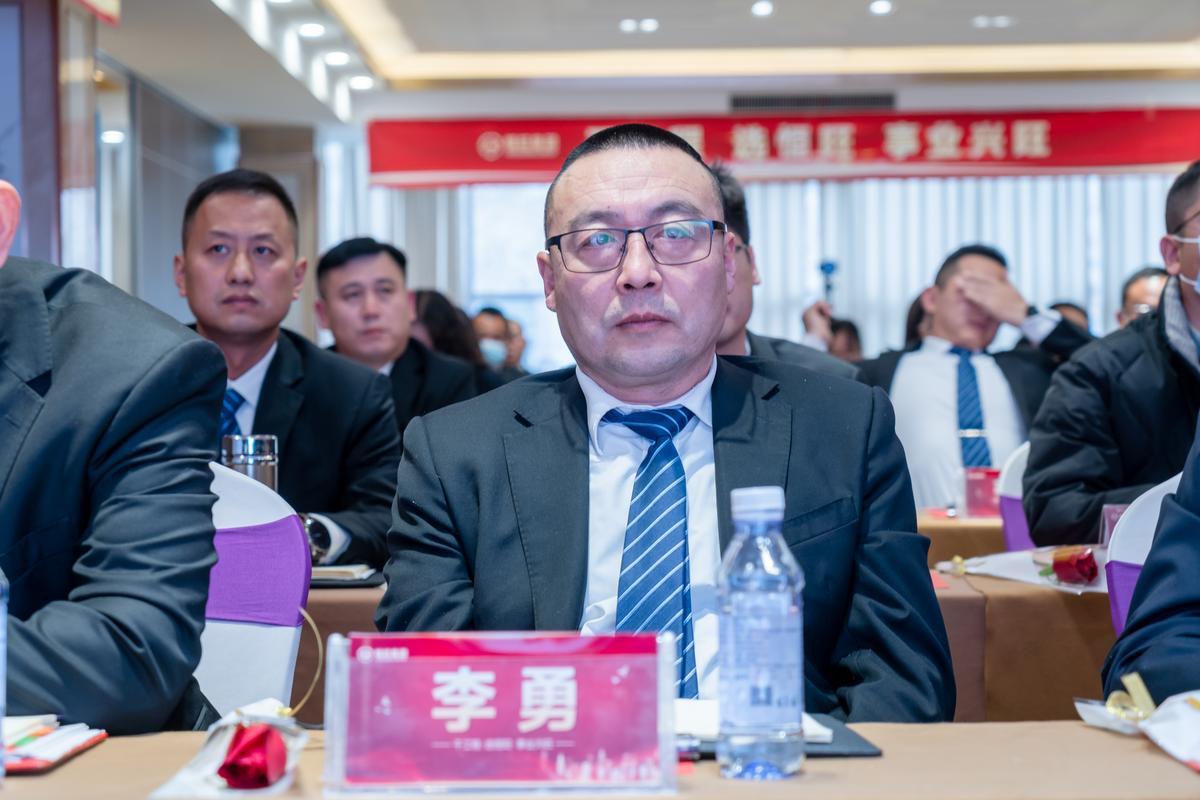 行政管理部(bu)長李勇